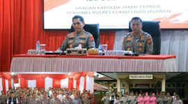 Kapolda Jambi, Irjen Pol. Krisno H. Siregar Memberikan Arahan kepada Personil Polres Kerinci, Kamis (24/04/2025). FOTO : VIRYZHA