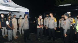 Kapolda Jambi Irjen Pol A Rachmad Wibowo Bersama Rombongan Melakukan patroli dan cek pos pengamanan Operasi Lilin Siginjai 2021 yang ada di Kota Jambi, Jum'at (31/12/21). FOTO : Noval