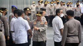 Kapolda Jambi Irjen Pol Drs. Rusdi Hartono, M.Si Saat Memimpimpin Apel Pagi Personel Polda Jambi. Senin, (31/10/22). FOTO : Dhea.