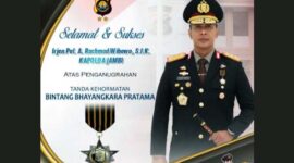Kapolda Jambi Irjen Pol A. Rachmad Wibowo menerima Penghargaan Bintang Bhayangkara Pratama dari Presiden Republik Indonesia Ir. H . Joko Widodo. GRAFIS : Humas PMJ