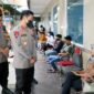 Kapolda Jambi Irjen Pol Rusdi Hartono Saat Berbincang dengan Masyarakat di Kantor Samsat Jambi, Jum'at (28/10/22). [FOTO : Dhea/Polda Jambi]