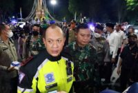 Komandan Korem 042/Gapu Brigjen TNI Supriono bersama Forkopimda Provinsi dan Kota Jambi laksanakan patroli peninjauan malam takbiran di Kota Jambi, Minggu (1/5/22) malam