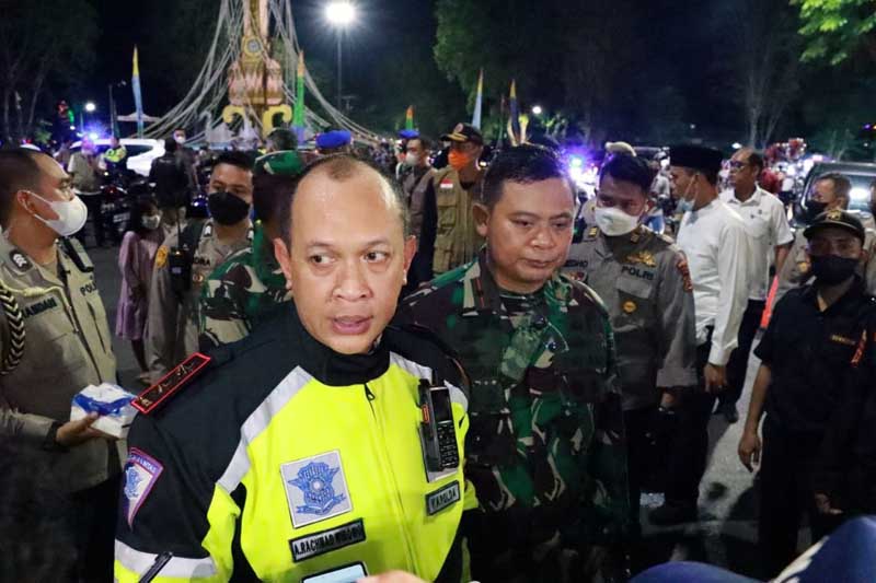 Komandan Korem 042/Gapu Brigjen TNI Supriono bersama Forkopimda Provinsi dan Kota Jambi laksanakan patroli peninjauan malam takbiran di Kota Jambi, Minggu (1/5/22) malam