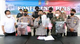 Kapolres Batanghari AKBP M. Hasan, SIK, MH Konfrensi Pers Ungkap Kasus Pembunuhan di Desa Peninjauan Kecamatan Ma Sebo Ulu Kabupaten Batanghari, Jumat (13/5/22). FOTO : Hms Res