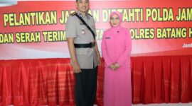 Kapolres Batanghari AKBP Bambang Purwanto dan Istri. FOTO : Dhea