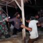 Kapolres Bungo AKBP Guntur Saputro, SIK, MH dan Dandim 0416/Bute Letkol Inf Inf Arianto Maskare Subagio Saat Menyongsong arus banjir mengcek langsung kondisi warga terdampak banjir di Dusun Tanah Bekali, Kecamatan Tanah Sepenggal, Kabupaten Bungo, Selasa (14/12/21). FOTO : Humas Res Bungo.