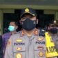 Kapolres Muarojambi AKBP Yuyan Priatmaja Bersama Wabup Muaro Jambi Bambang Bayu Suseno Diwawancarai Wartawan usai Apel Gelar Pasukan Operasi Lilin 2021 di Mapolres Muaro Jambi, Kamis (23/12/21). FOTO : Noval
