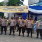 Kapolres Muaro Jambi AKBP Yuyan Priatmmaja Saat Meninjau Langsung Pos Pelayanan Operasi Lilin 2021 di komplek Perumahan Citra Raya City, Kecamatan Jaluko, Jumat (24/12/21). FOTO : Noval