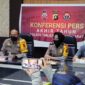 Kapolres Tanjab Barat AKBP Muharman Arta, SIK, didampingi Kasat Reskrim IPTU Septia Intan Putri, STK, SIK, Kasatres Narkoba AKP Tony Ardian LT, Kasatlantas AKP Devita Efrina, SIK saat Press Release Akhir Tahun 2021 di Mako Polres Tanjab Barat, Jum'at (31/12/21). FOTO : Fen/Bas