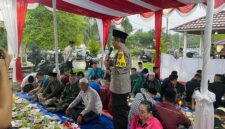 Kapolres Sarolangun AKBP Budi Prasetya Ajak OKP, Mahasiswa dan Eks Geng Motor buka Puasa di Rumah Dinasnya. FOTO : HMS