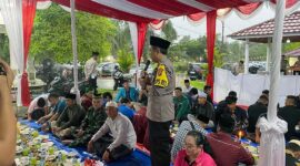 Kapolres Sarolangun AKBP Budi Prasetya Ajak OKP, Mahasiswa dan Eks Geng Motor buka Puasa di Rumah Dinasnya. FOTO : HMS