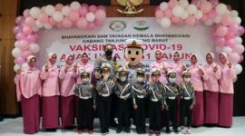 Foto bersama Kapolres dan Ketua serta Pengurus Yayasan Kemala Bhayangakri Tanjab Barat. FOTO : HMSRES TJB
