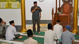 Kapolres Tanjab Timur AKBP Heri Supriawan, S.I.K Saat Sambutan Safari Ramadhan di Masjid Nahdatul Thulab Kec. Sabak Barat Tanjab Timur, Kamis (30/3/23). FOTO : Humas RTT