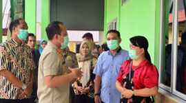 FOTO : Kapolres Tanjab Barat AKBP Guntur Saputro, S.IK, MH Saat Melakukan Koordinasi dan Pengecekan Ruang Isolasi untu Pasien Corona Virus Disease Covid-19 di RSUD KH. Daud Arif Kuala Tungkal, Jum'at (20/03/20).