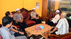 FOTO : Kapolres Tanjab Barat AKBP Guntur Saputro, S.IK, MH Saat Silaturrahmi dengan Ketua MUI Ustadz Drs. H. Mahyuddin Arif, M.Ud di Kampus STAI An-Nadwah, Rabu (04/03/20)