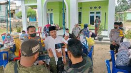 Kapolres Muaro Jambi AKBP Yuyan Priatmaja Saat Tinjau Gerakan 1 Juta Vaksinasi Kementrian Agama di MWC NU Sungai Bahar, Sabtu (23/4/22).