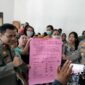Kapolresta Jambi Kombes Pol Eko Wahyudi Saat Bersama Emak-Emak Viral di RT 05 Kelurahan Rawasari, Kota Jambi yang merupakan lokasi eks lokalisasi Payo Sigadung, Selasa (25/7/23). FOTO : Dhea