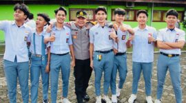 Kapolresta Jambi Kombes Pol. Boy Sutan Binanga Siregar, SIK, MH Berfoto dengan Siswa SMAN 1 Kota Jambi. FOTO : Viryzha