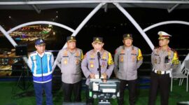Kapolri Jenderal Listyo Sigit Prabowo Usai Cek Arus Balik di Tol Cikatama Utama (Cikatama) KM 70, Sabtu (7/5/22) malam. FOTO : Div Humas Polri