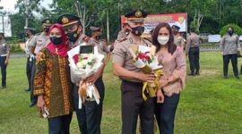 Kapolsek Jaluko AKP Irwan, SH dan Kapolsek Muaro Sebo AKP Taroni Zebua Usai Menerima Kenaikan Pangkat, Jumat (31/12/21) FOTO : Noval.