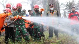 Kasad Dudung Jenderal TNI Dr. Dudung Abdurachman penanganan Kebakaran Hutan dan Lahan (Karhutla) di wilayah Jambi, Kamis (7/9/23). FOTO : Dispenad