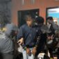 Unit Reskrim Polsek Jaluko dan Satreskrim Polres Muaro Jambi Saat Mengamankan Pelaku YAN di Wilayah Merene Kota Jambi. FOTO : HUmas.