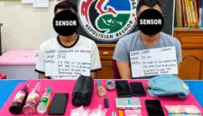 FOTO: Dua pria yang diamankan dalam pengungkapan dugaan kasus narkotika bersama sejumlah barang bukti yang disita petugas Satresnarkoba Polres Tebo. Barang bukti diduga berkaitan dengan perkara, Jumat (9/10/2026). (FOTO: ISTIMEWA)