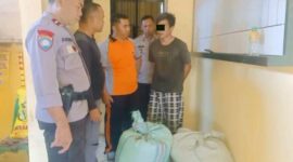 Pelaku R dan Barang Bukti Biji Buah Kopi saat diamankan di Polsek Lembah Masurai. FOTO : ISt