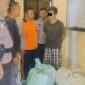 Pelaku R dan Barang Bukti Biji Buah Kopi saat diamankan di Polsek Lembah Masurai. FOTO : ISt