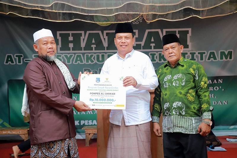 Wabup Katamso Hadiri Wisuda Tahfiz 30 Juz di Ponpes Al-Anwar: Adab Harus Lebih Tinggi dari Ilmu. FOTO : PROKOPIM