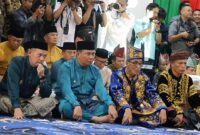 Wabup H. Katamso Saatt Hadir pada Acara Prosesi Penganugerahan Gelar Adat Melayu Jambi yang diselenggarakan oleh Lembaga Adat Melayu (LAM) Provinsi Jambi di Balairung Sari Lembaga Adat Melayu Jambi, Kamis (22/01/26). FOTO : Prokopim