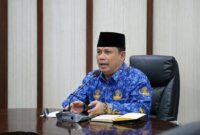 REALITAS ANGGARAN: Wakil Bupati Tanjung Jabung Barat, Dr. H. Katamso, saat memberikan arahan dalam Musrenbang RKPD 2026 di Ruang Rapat Bupati, Selasa (17/02). Katamso memperingatkan jajaran OPD untuk memangkas usulan program yang tidak prioritas menyusul adanya selisih anggaran sebesar Rp2 triliun. (Foto: Dok. Humas Tanjab Barat)
