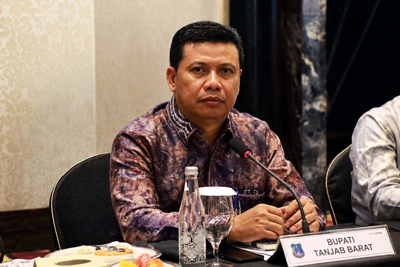 Wakil Bupati Tanjung Jabung Barat, dr. H. Katamso, SA, S.E., M.E., mewakili pemerintah daerah dalam Rapat Umum Pemegang Saham (RUPS) Bank Jambi di Bandung, Senin (08/06). (FOTO : Dok. Prokopim TJB)