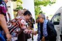  Wakil Bupati  Dr. H. Katamso SA, S.E., M.E., menyambut hangat kedatangan Wakil Menteri Ketenagakerjaan RI, Dr. Ir. H. Afriansyah Noor, M.Si., IPU di Bandara STS Jambi, Minggu (9/8). (FOTO : Dok. Prokopim)