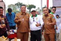 Hadir langsung di Bukit Cinto Kenang, Wakil Bupati Tanjab Barat Dr. H. Katamso memberikan dukungan penuh atas dilantiknya kepengurusan baru DPD HKTI Jambi oleh Wakil Menteri Pertanian RI di Bukit Cinto Kenang, Muaro Jambi pada 21 April 2026. (FOTO : Dok. Prokopim TJB)
