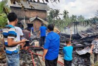 FOTO : Tampak Kadis Pemadam dan Penyemalatan seta Anggota Usai Pemadaman dan Melakukan Pendiginan di TKP