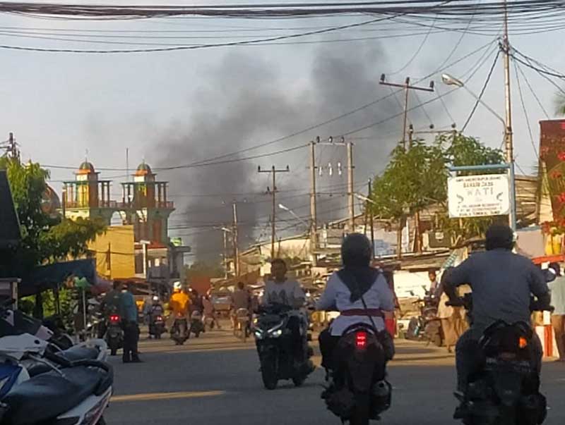 Kebakaran di RT Parit 5 Kampung Nelayan, Kec. Tungkal Ilir, Kab. Tanjung Jabung Barat, Rabu (7/7/22). FOTO : Ist/Asri