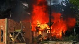 Satu Unit Rumah Warga Desa Muhajirin Ludes Terbakar, Tuananya Sedang Mudik. FOTO : Ist