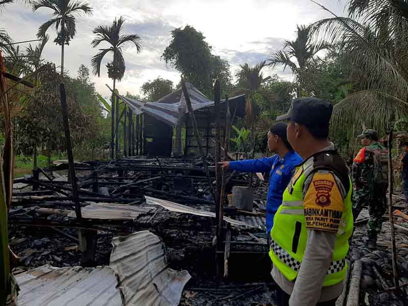 Dok. Musibah Kebakaran Hangusnkan Rumah Warga Desa Karya Maju Pengabuan. FOTO : Polsek Pengabuan