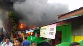 Empat rumah warga di kawasan RT 09 Kelurahan Rajawali, Kecamatan Jambi Timur, Kota Jambi ludes terbakat, Selasa (26/9/22). FOTO : Dhea/Ist