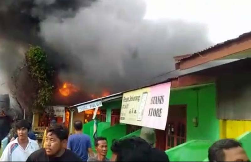 Empat rumah warga di kawasan RT 09 Kelurahan Rajawali, Kecamatan Jambi Timur, Kota Jambi ludes terbakat, Selasa (26/9/22). FOTO : Dhea/Ist