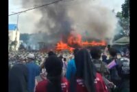 Kebakaran di Kantin UIN STS Jambi di Mendalo. FOTO : Tangkapan Layar