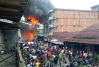 Kebakaran hebat terjadi di kawasan Pasar Parit 1 Kota Kuala Tungkal, Kelurahan Tungkal IV Kota,  Kecamatan Tungkal Ilir, Kabupaten Tanjab Barat, Senin (31/1/22).