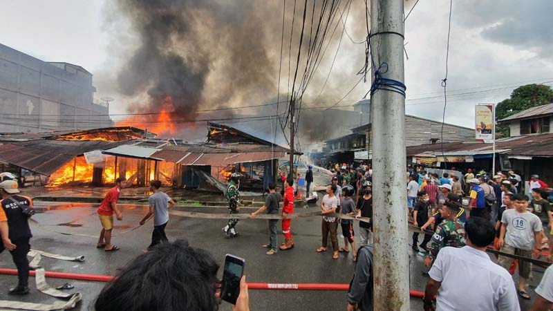 Musibah kebakaran yang terjadi di Jalan A Yani, Kelurahan Tungkal IV Kota, Kecamatan Tungkal Ilir, Tanjung Jabung Barat, Jambi, Senin (31/1/22). FOTO : Sek. Tungkal Ilir