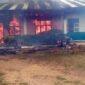 Saat Api Memakan Badan Bangunan Asrama Ponpes Nidaul Qur'an Desa Tanjung Sarolangun, Sabtu (11/12/21). FOTO : Ote/Bulenononesw