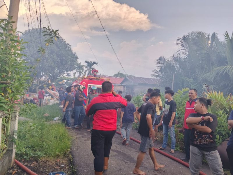 Peristiwa kebakaran Kembali terjadi di Kota Kuala Tungkal Kabupaten Tanjung Jabung Barat, Selasa (26/8/25). FOTO : DAMKAR
