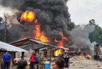 Sebuat tempat diduga dijadikan tempat penampungan dan Pemasakan minyak diduga ilegal di Desa Pijoan, Kecamatan Jaluko, Kabupaten Muaro Jambi, Senin (18/10/21)