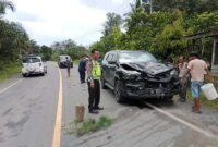 Kondisi Mobil Toyota Fortuner Ditumpangi Wakil Ketua DPRD Tanjab Barat Pasca Kecelakaan di Simpang Tuan, Tanjab Timur. [FOTO : Unit Laka Polres Tanjab Tim]