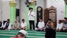 Kejari Bangka Tengah Muhammad Husaini Saat Sabutan pada Acara Safari Ramadan di Masjid Jamiatul Khoir. FOTO : HMS