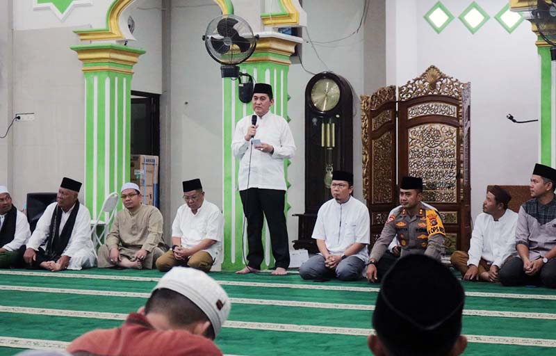 Kejari Bangka Tengah Muhammad Husaini Saat Sabutan pada Acara Safari Ramadan di Masjid Jamiatul Khoir. FOTO : HMS